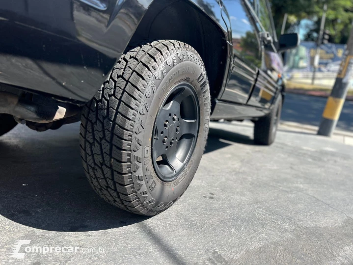 Grand Cherokee 4.0 Laredo 4X4 6I 12V Gasolina 4P Automático