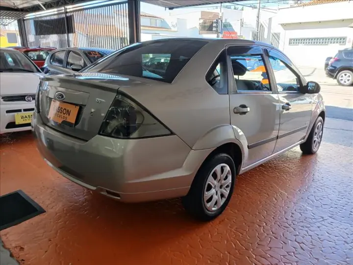 FIESTA 1.6 MPI Class Sedan 8V