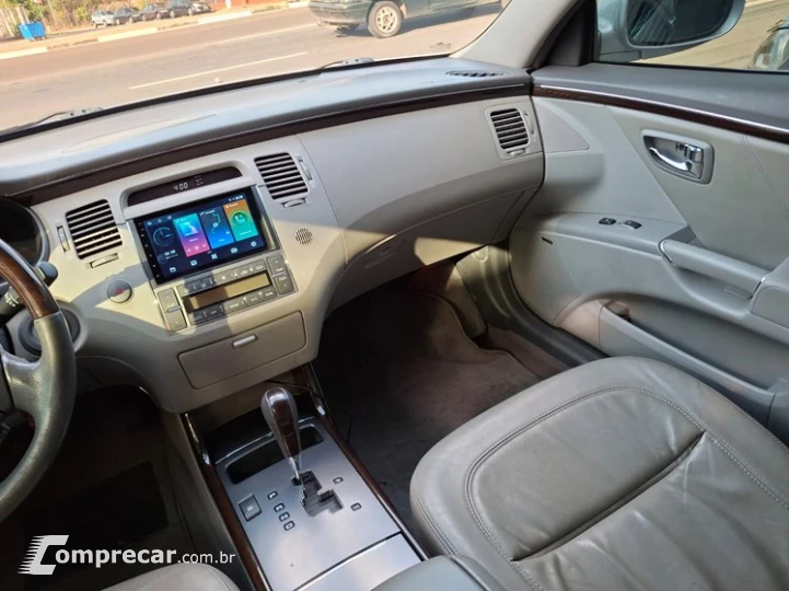 AZERA 3.3 MPFI GLS Sedan V6 24V