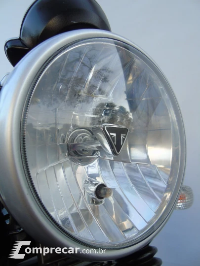 TRIUMPH STREET TWIN