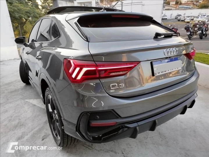 Q3 2.0 40 TFSI Performance Black Quattro