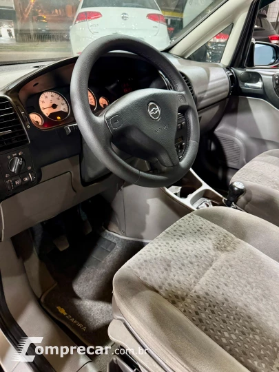 ZAFIRA 2.0 MPFI Elegance 8V