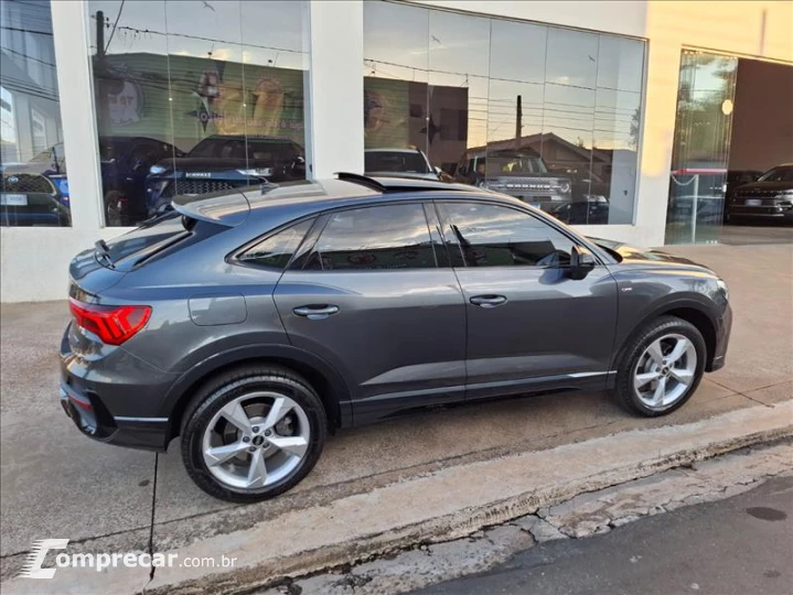 Q3 2.0 40 TFSI Sportback Performance Black Quattro