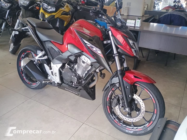 CB 300 F TWISTER