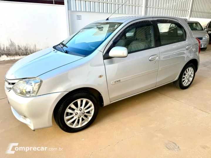 Etios Hatch 1.5 XLS