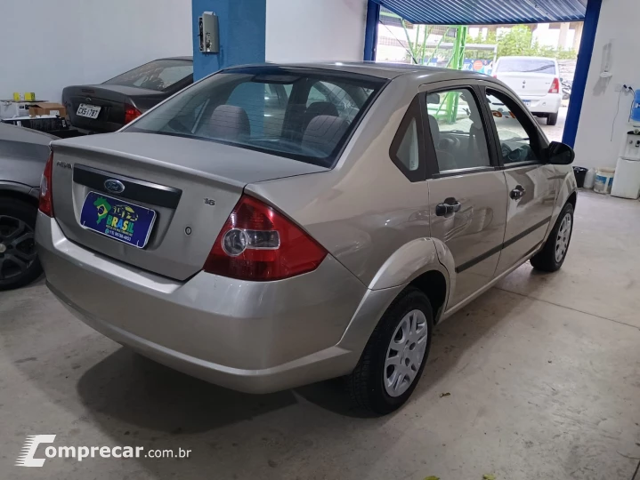 Fiesta Sedan 1.6 Zetec