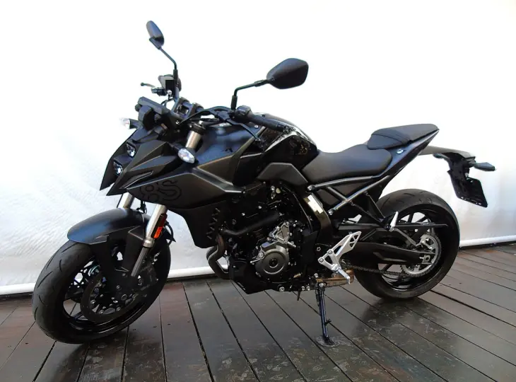 SUZUKI GSX-8S