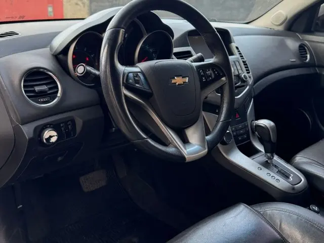 CRUZE SEDAN - 1.8 LT 16V 4P AUTOMÁTICO