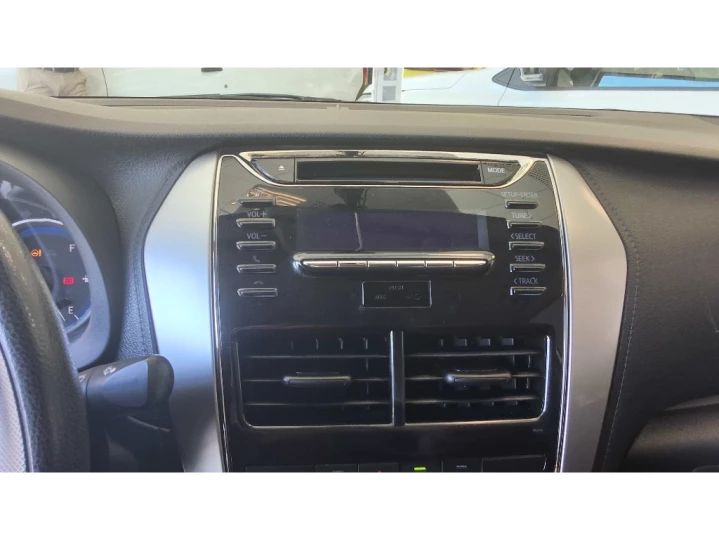 YARIS 1.5 16V FLEX SEDAN XL LIVE MULTIDRIVE