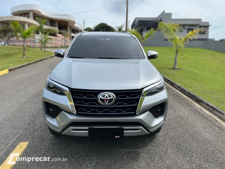 HILUX SW4 2.8 D-4D TURBO DIESEL SRX 7L 4X4 AUTOMÁTICO