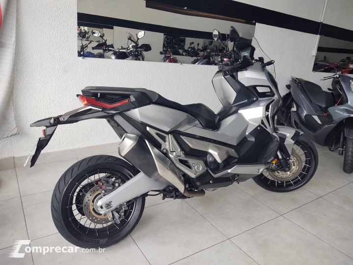 X-ADV 745cc