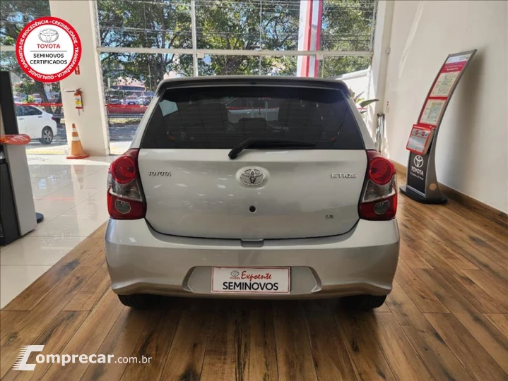 ETIOS 1.5 X PLUS 16V FLEX 4P AUTOMÁTICO