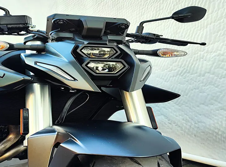 SUZUKI GSX-8S