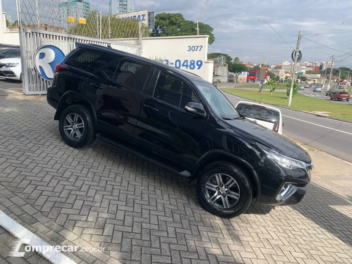 Hilux SW4 SR 4x2 2.7 Flex 16V Aut.