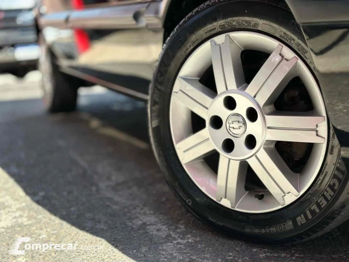 ZAFIRA 2.0 MPFI ELITE 8V FLEX 4P AUTOMÁTICO
