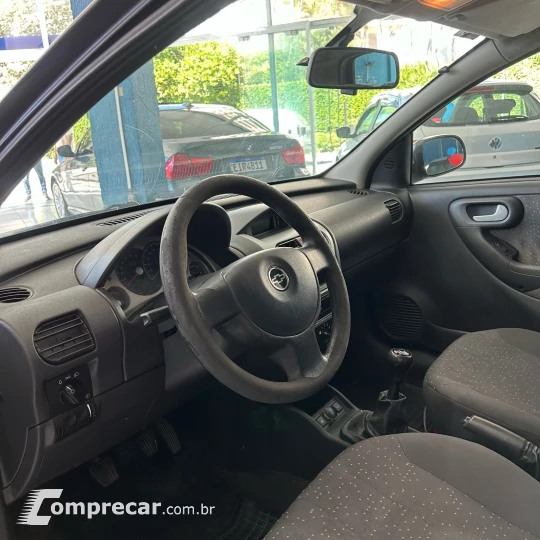CORSA 1.0 MPFI Premium Sedan 8V