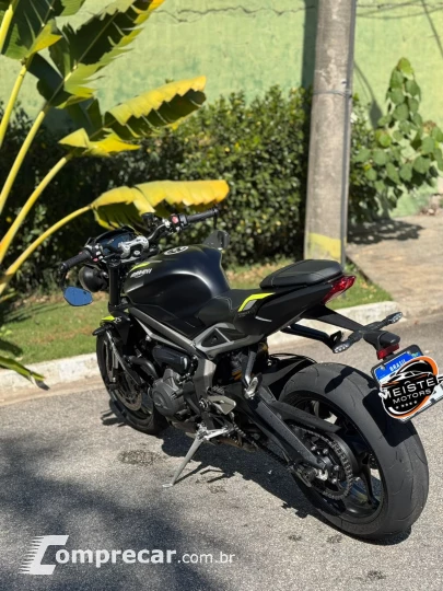 street triple rs