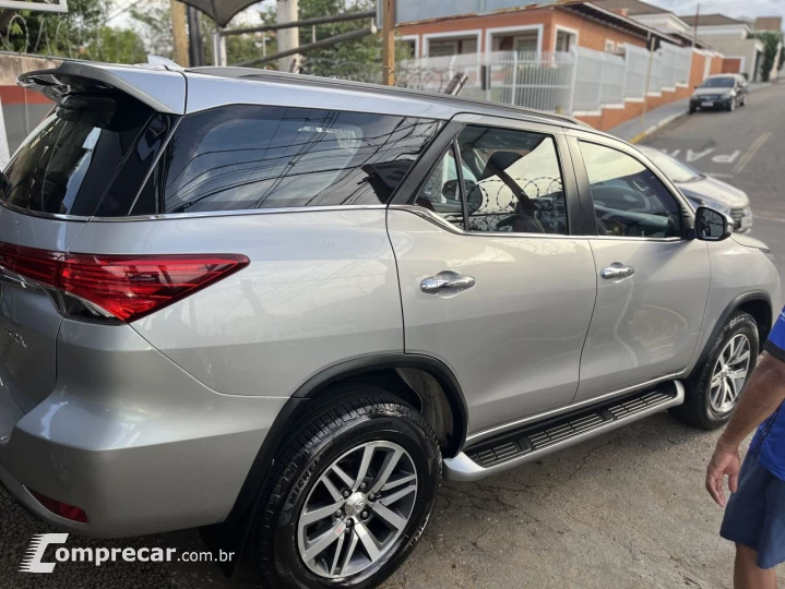 Hilux SW4 2.8 4P SRX 4X4 7 LUGARES TURBO DIESEL AUTOMÁTICO