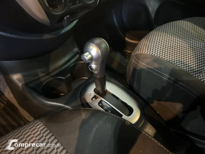 VERSA SV 1.6 16V FlexStart 4p Aut.