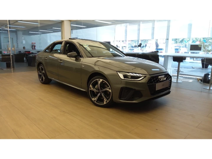 A4 2.0 TFSI MHEV S LINE QUATTRO S TRONIC