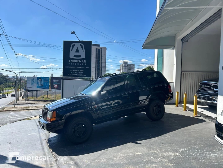 Grand Cherokee 4.0 Laredo 4X4 6I 12V Gasolina 4P Automático