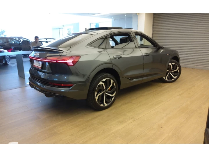 E-TRON ELÉTRICO SPORTBACK PERFORMANCE BLACK