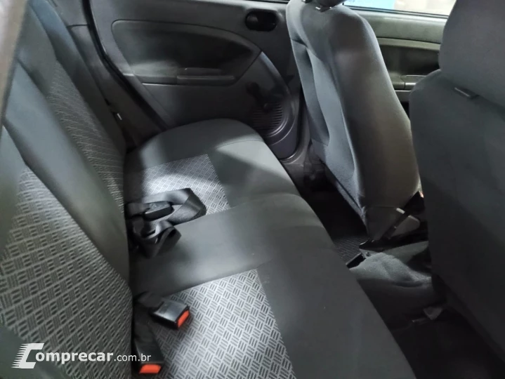 Fiesta Sedan 1.6 Zetec