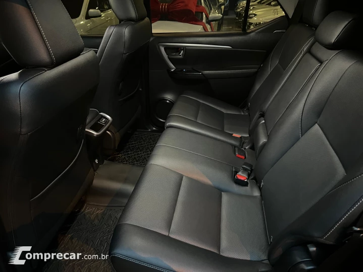 HILUX SW4 2.8 D-4d Turbo SRX 7L 4X4