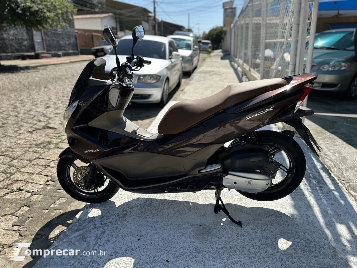 PCX 150 DLX