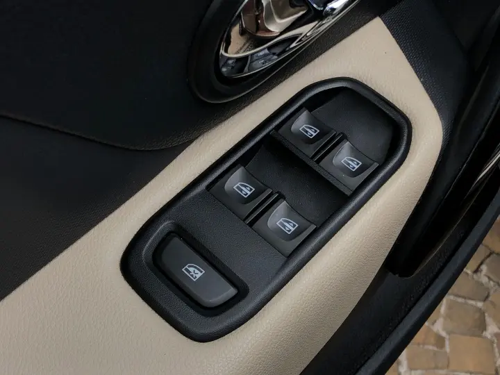 Sandero 1.6 16V SCE FLEX STEPWAY ICONIC X-TRONIC