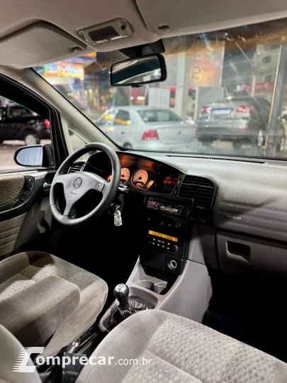 ZAFIRA 2.0 MPFI Elegance 8V