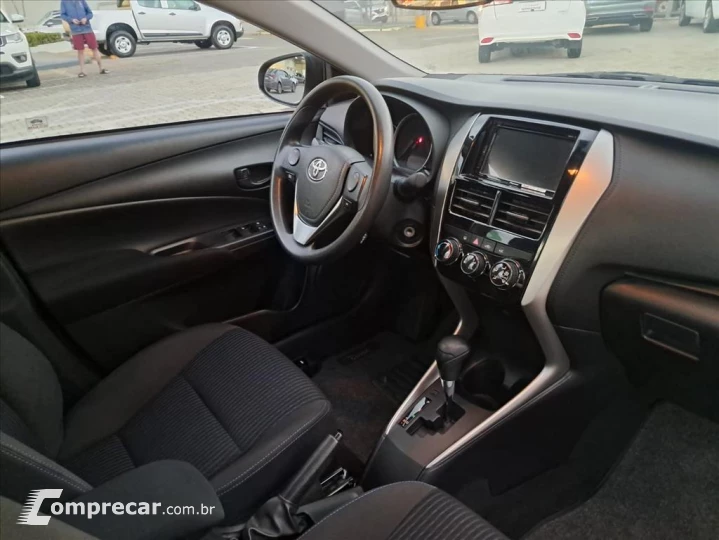 YARIS 1.5 16V FLEX SEDAN XL LIVE MULTIDRIVE