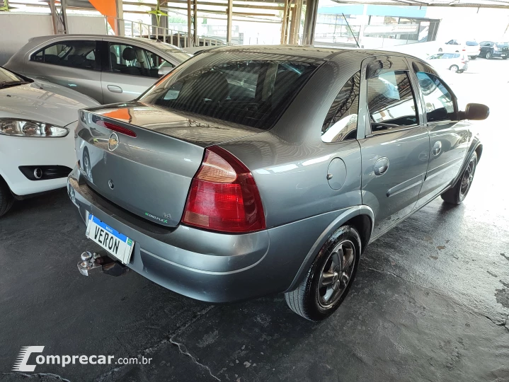 CORSA 1.4 MPFI Premium Sedan 8V