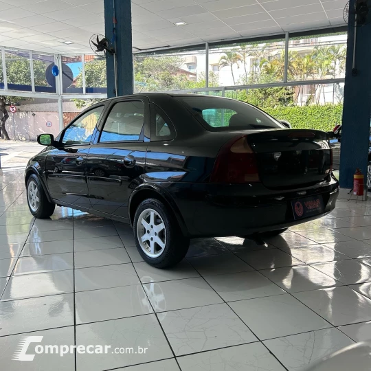 CORSA 1.0 MPFI Premium Sedan 8V