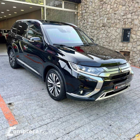 OUTLANDER 2.2 Mivec Di-d Hpe-s AWD