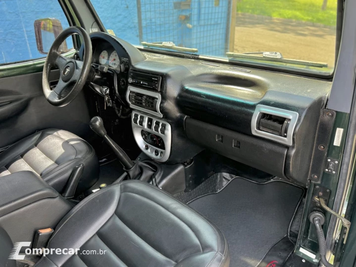 T-4 4x4 2.8 TB Int. Cap. Rígida Diesel