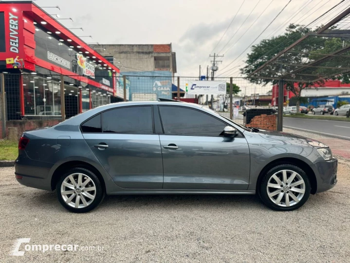 Jetta 2.0 4P CONFORTLINE TIPTRONIC AUTOMÁTICO