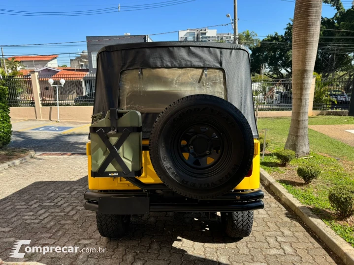 JEEP 2.6 6 Cilindros 12V