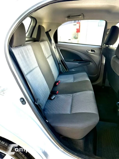 Etios Hatch 1.5 XLS