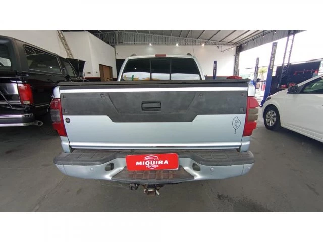 S10 - 2.4 MPFI EXECUTIVE 4X2 CD 8V 4P MANUAL