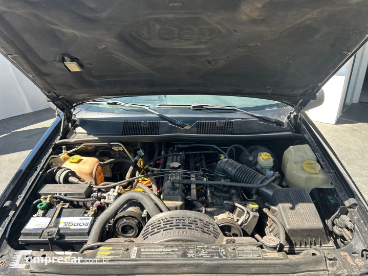 Grand Cherokee 4.0 Laredo 4X4 6I 12V Gasolina 4P Automático