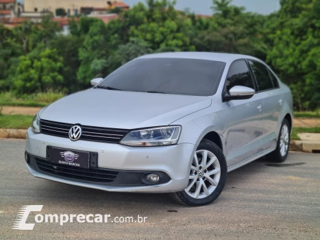 Volkswagen Jetta 2.0 Comfortline (Flex) 4 portas