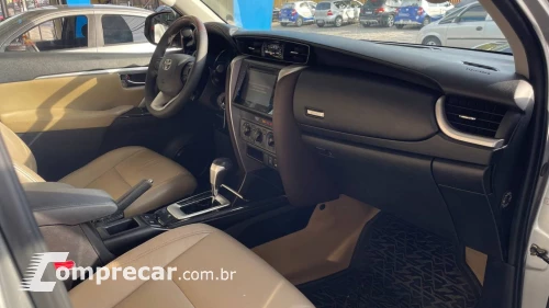 HILUX SW4 - 2.7 SR 7 LUGARES 4X2 16V 4P AUTOMÁTICO