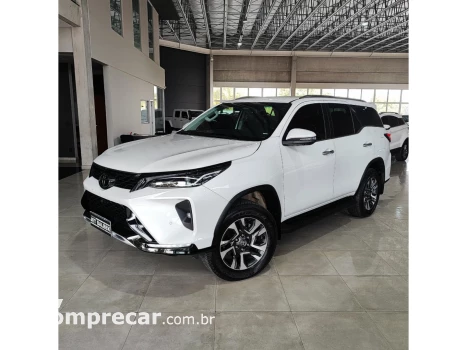 Toyota HILUX SW4 2.8 D-4D TURBO DIESEL SRX PLATINUM 7L 4X4 AUTOMÁTI 4 portas