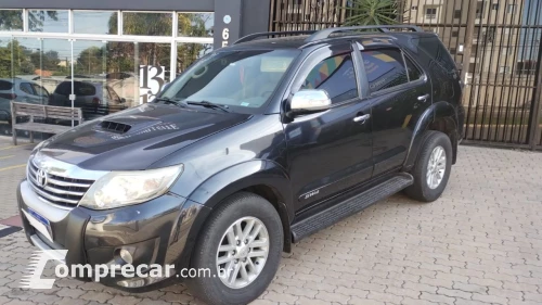 Toyota Hilux SW4 3.0 16V 4P SRV 4X4 7 LUGARES TURBO DIESEL AUTOMÁTI 4 portas