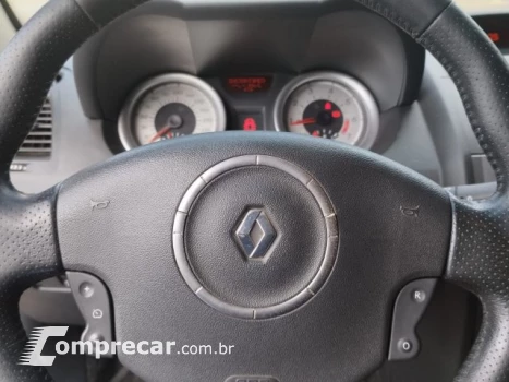 Renault MEGANE GRAND TOUR - 1.6 DYNAMIQUE GRAND TOUR 16V 4P MANUAL 4 portas