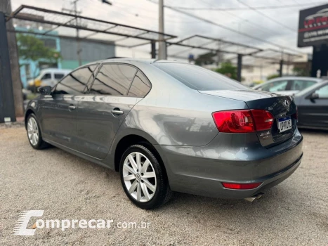 Jetta 2.0 4P CONFORTLINE TIPTRONIC AUTOMÁTICO