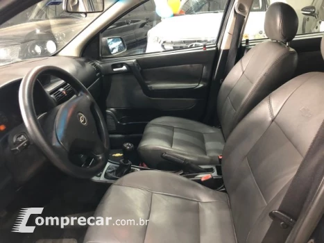 ASTRA HATCH - 2.0 MPFI ADVANTAGE 8V 4P MANUAL