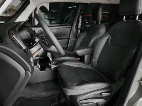 RENEGADE 1.3  T270 TURBO FLEX LONGITUDE AT6