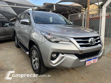 Hilux SW4 2.8 4P SRX 4X4 7 LUGARES TURBO DIESEL AUTOMÁTICO